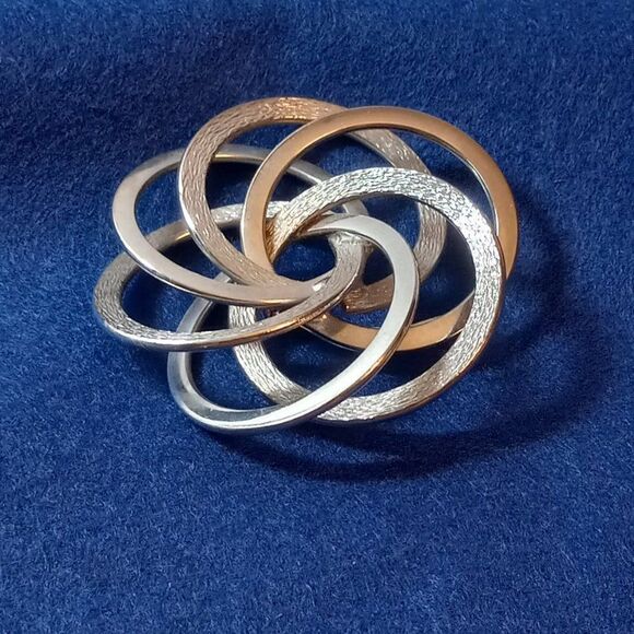 Vintage Silver Tone Smooth/Textured Metal Multiple Circle Design Brooch - Picture 1 of 4